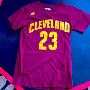 Men’s Adidas Lebron James tee shirt Cleveland size small